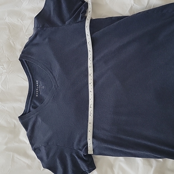 Everlane men's V-neck Tee Shirt Navy Medium - Picture 4 of 5